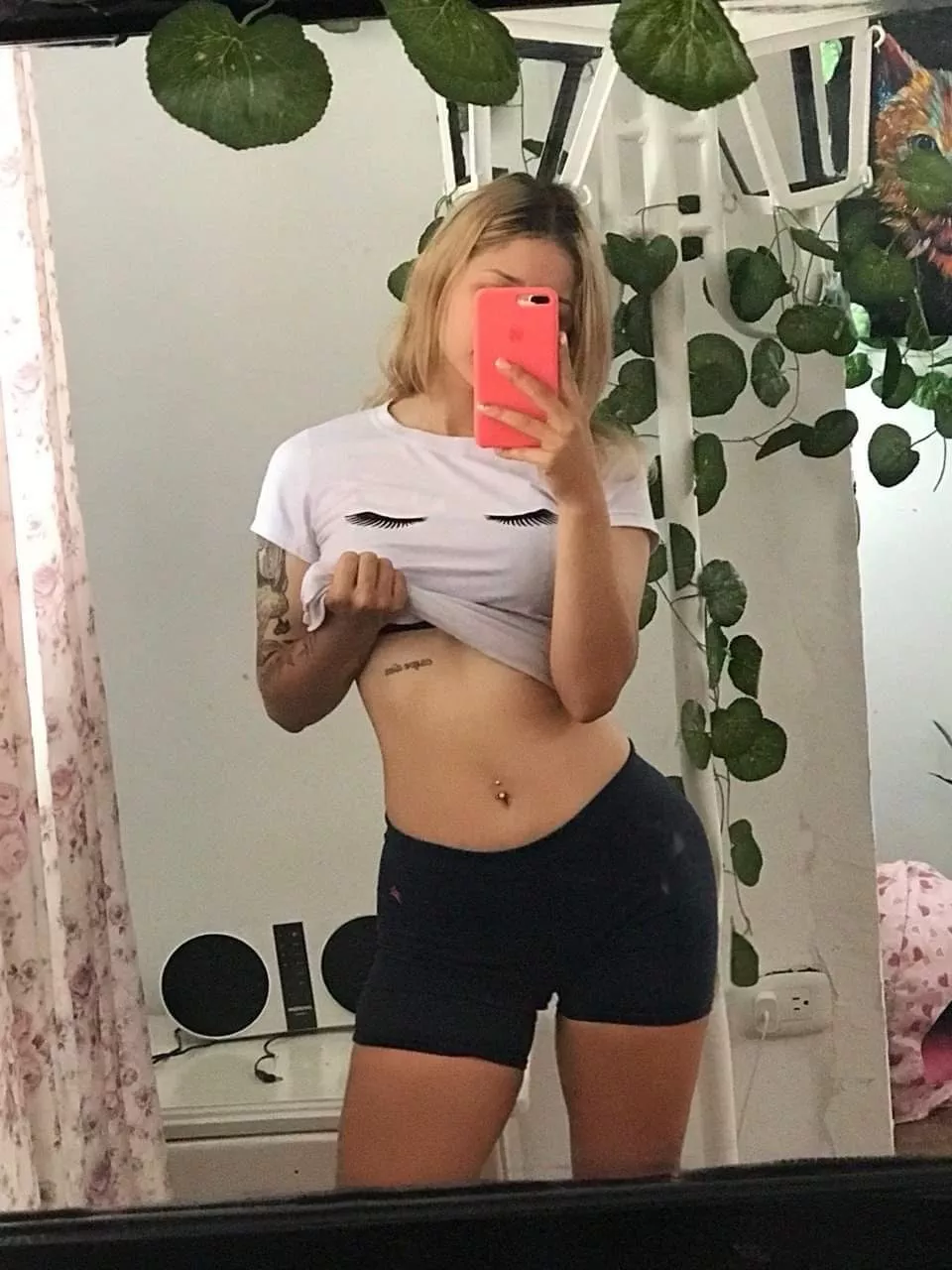 I miss texting with someone all night 🦋