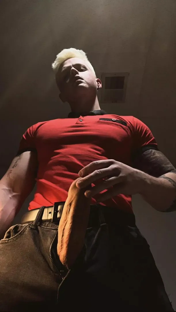 I mix drinks and serve cock to best tippers
