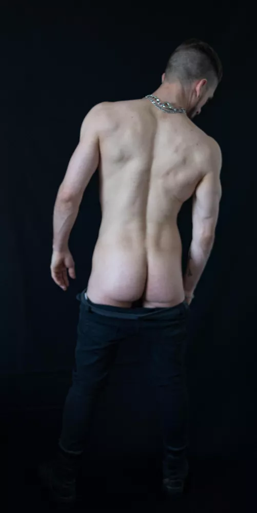 I need a fag who worships my macho ass