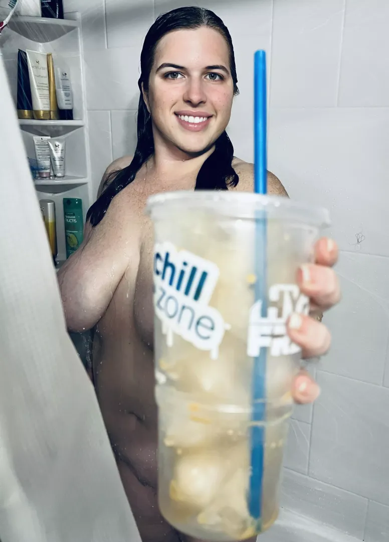 I need a refill, it’s a two iced coffee day 😊❤️🧋