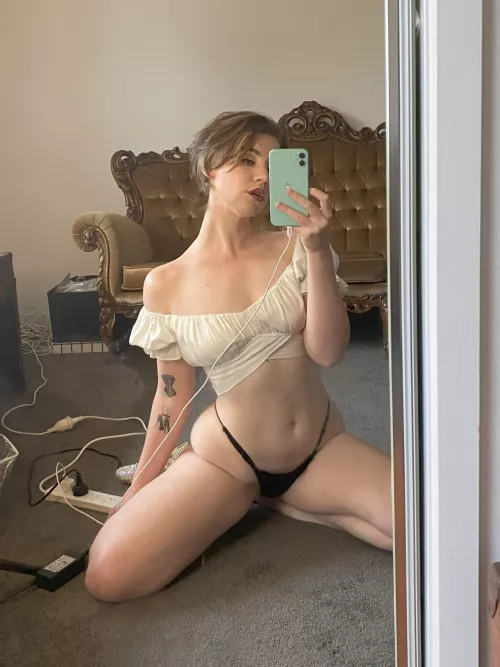 I need someone to help me with my cable management 🙈