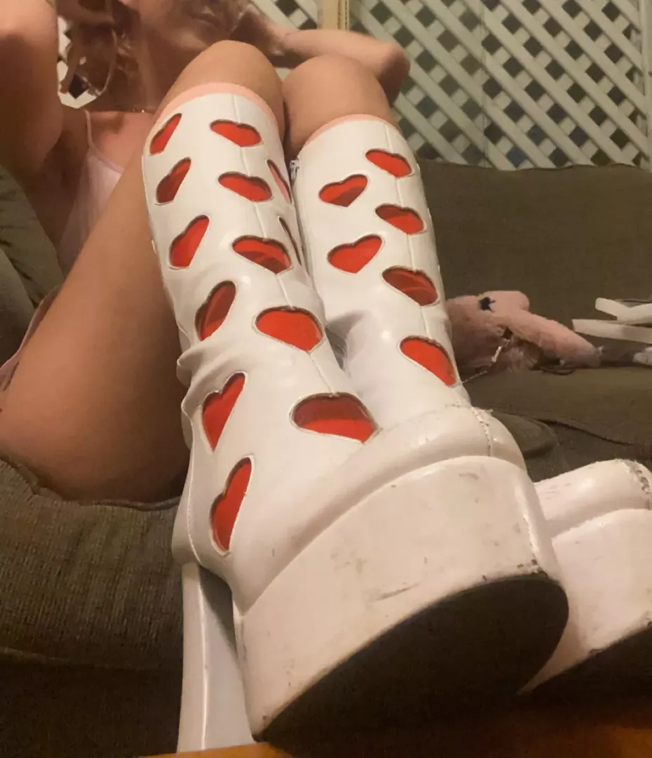 I need these in black too I think