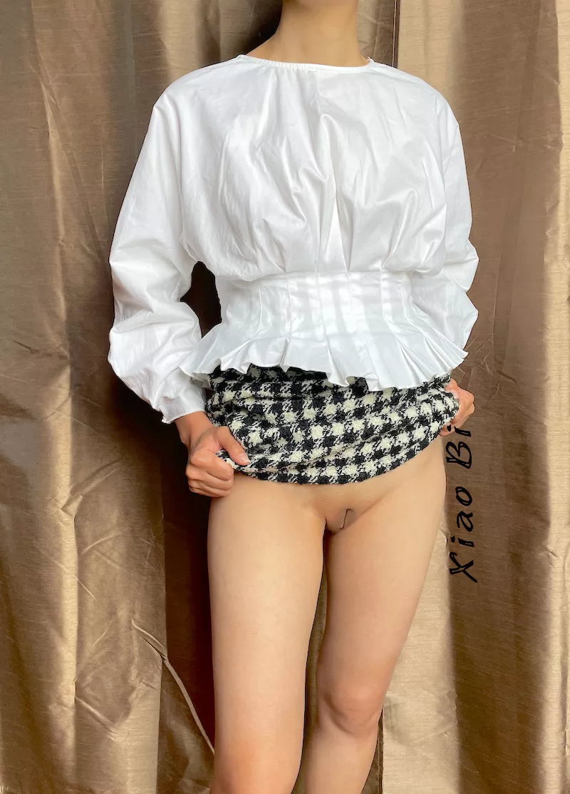 I never wear panties with this outfit:)