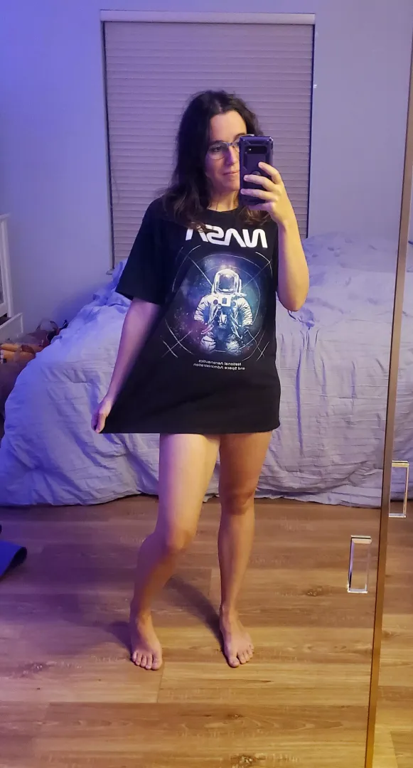 I pre[f]er sleeping in baggy t-shirts & underwear.