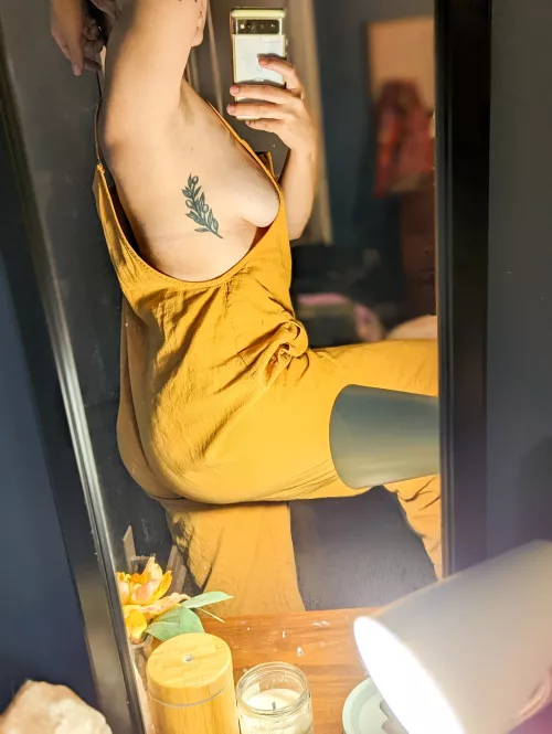 I rarely get to show o(F)f my tattoos 💛