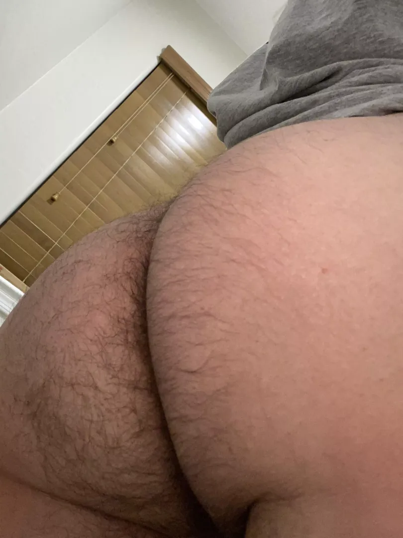 I really need to be fucked, DM me pics of what you’ll be using to cum in my ass.