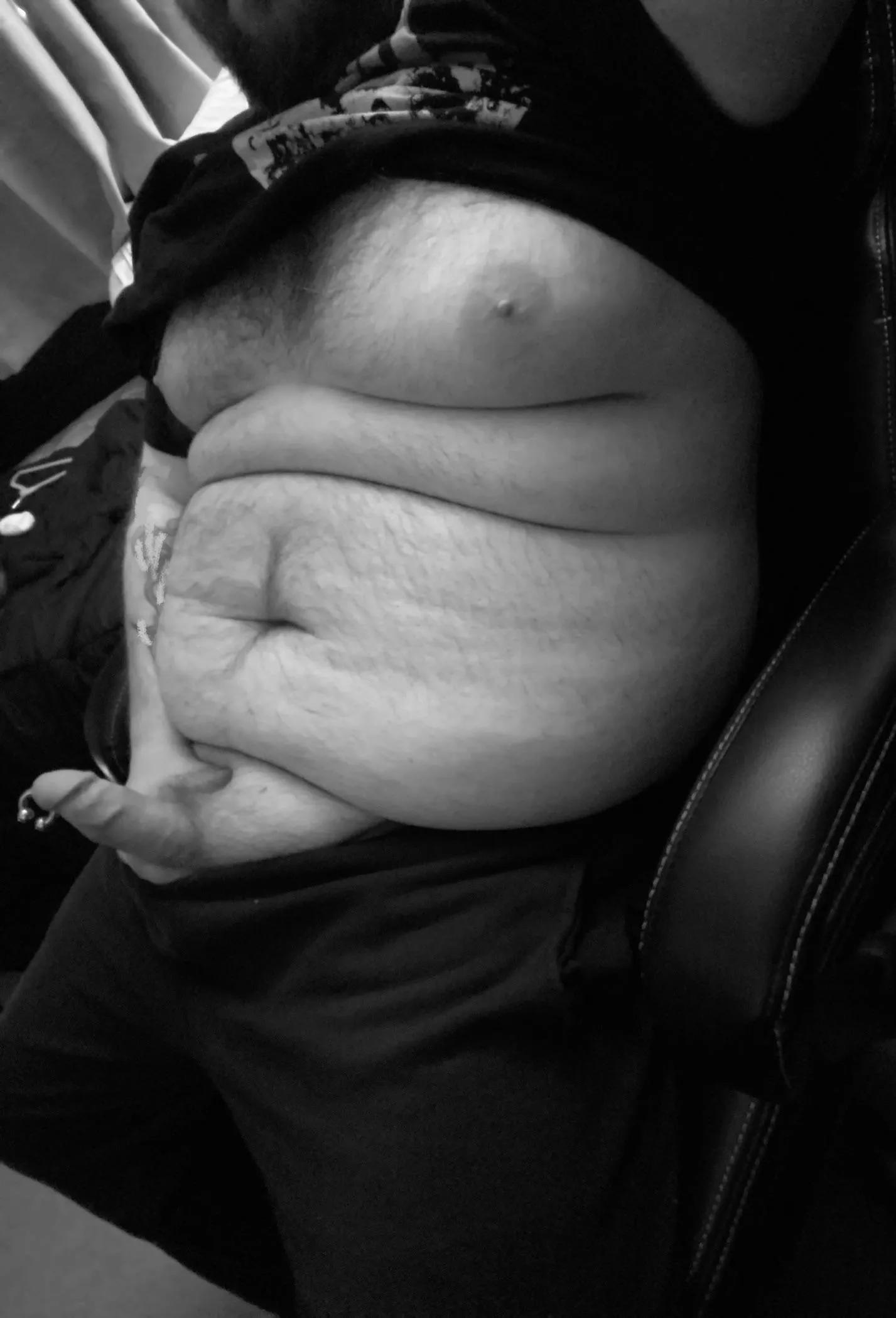 I SHOULD be working.. but I want to be doing other things