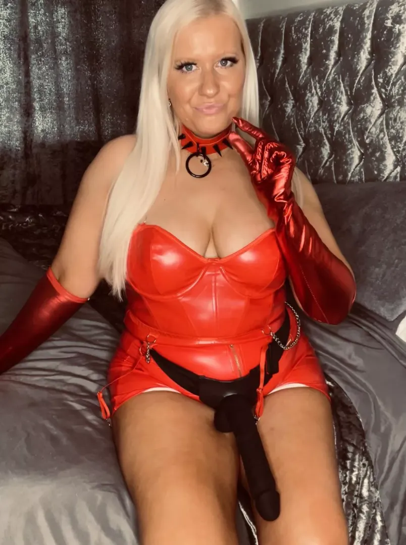 I think a simple dick measuring contest will decide who fucks who in this relationship