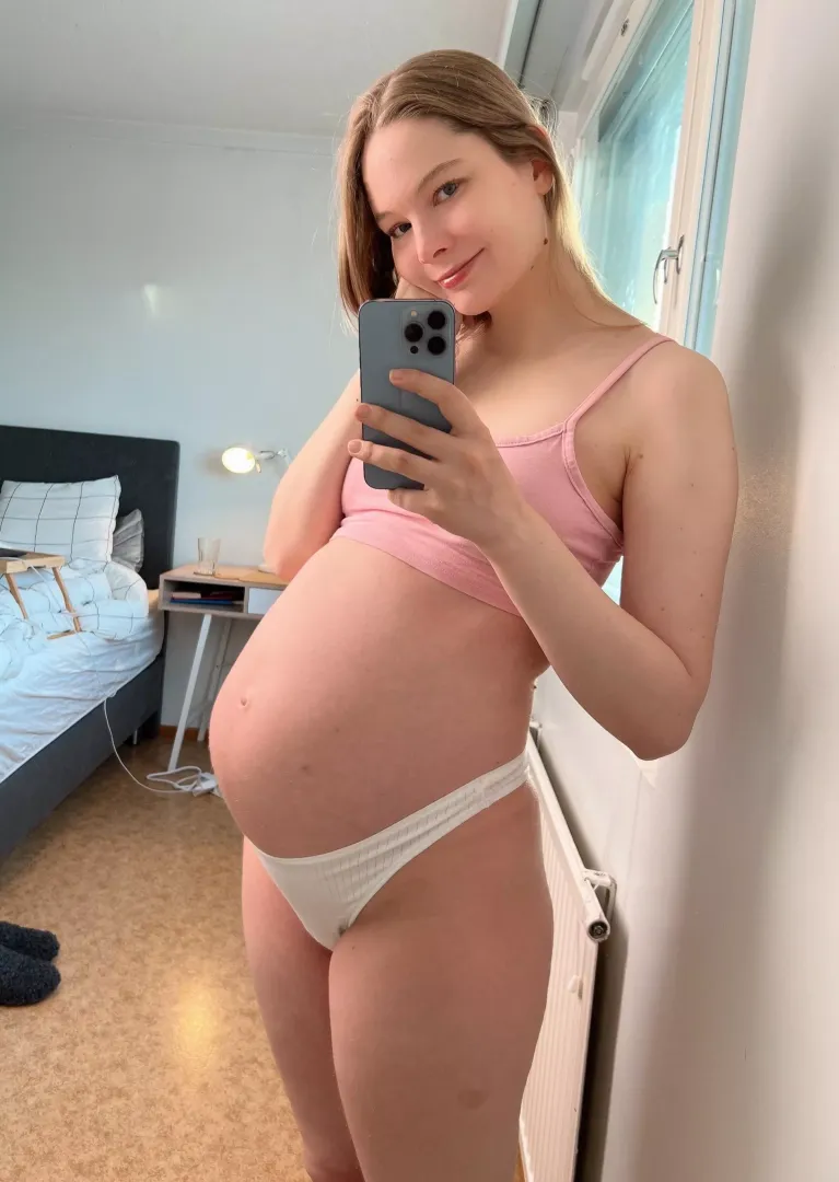 I think I look sexier pregnant