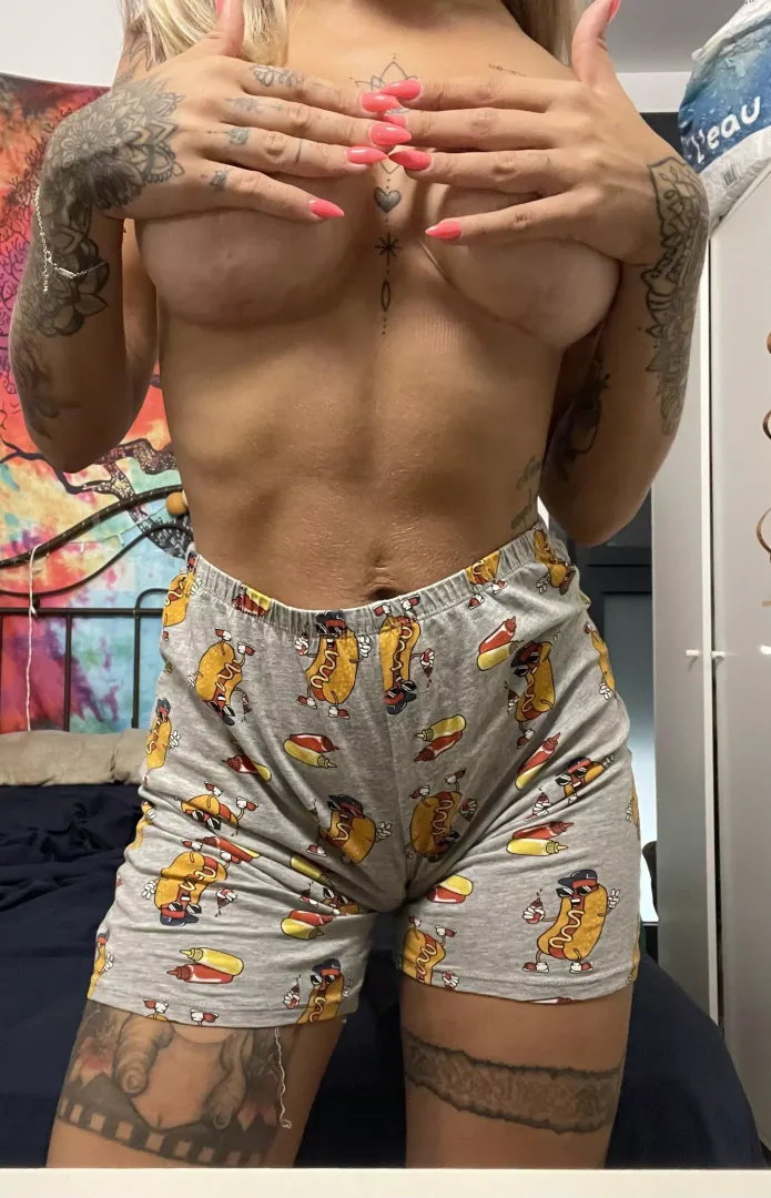 I think I need to buy new shorts.😜