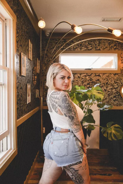 i think my tats go well in this room