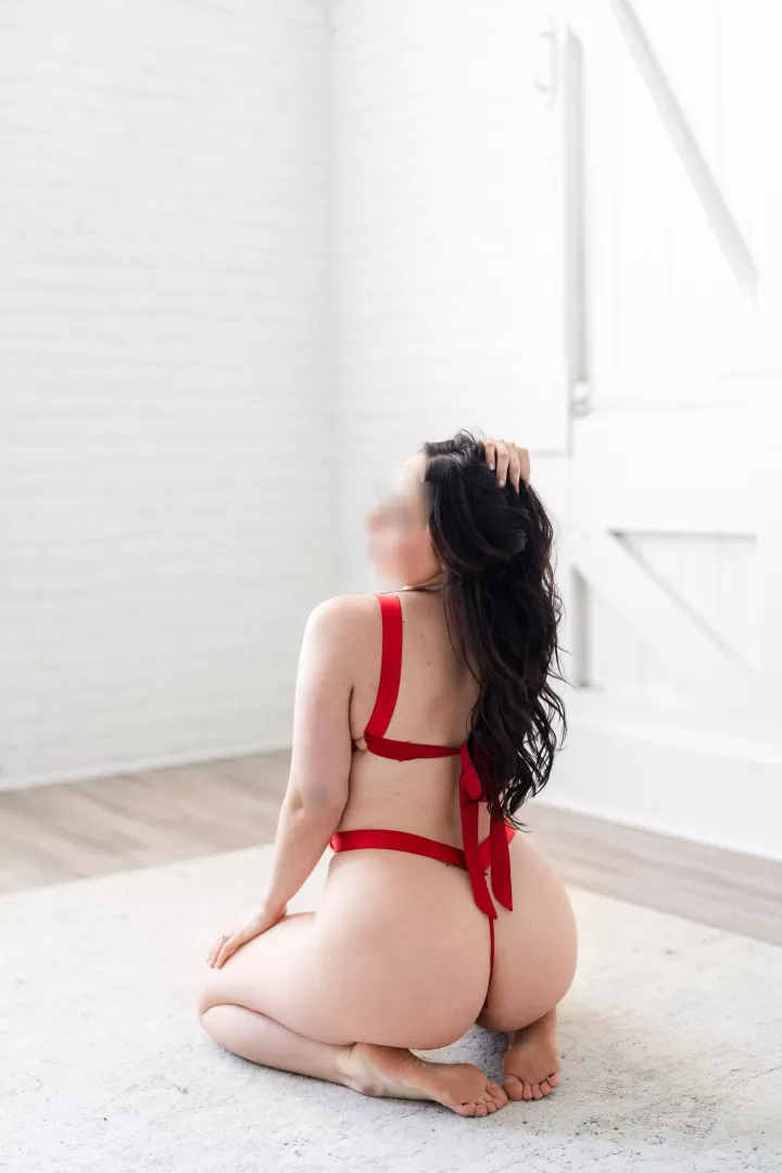 I think red looks good on her.