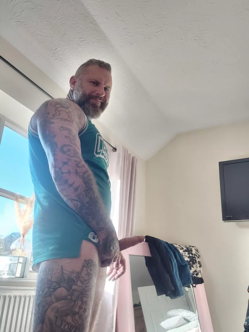 I think the neighbour likes watching (43)