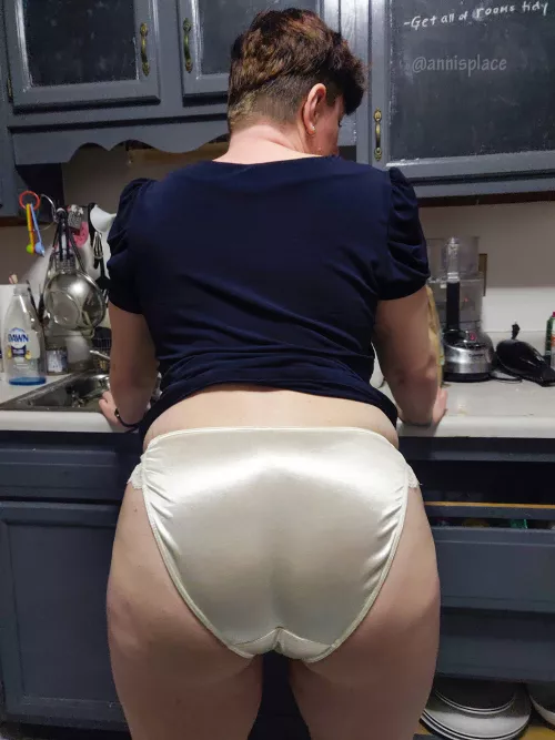 I think today is a vintage panties kind of day!