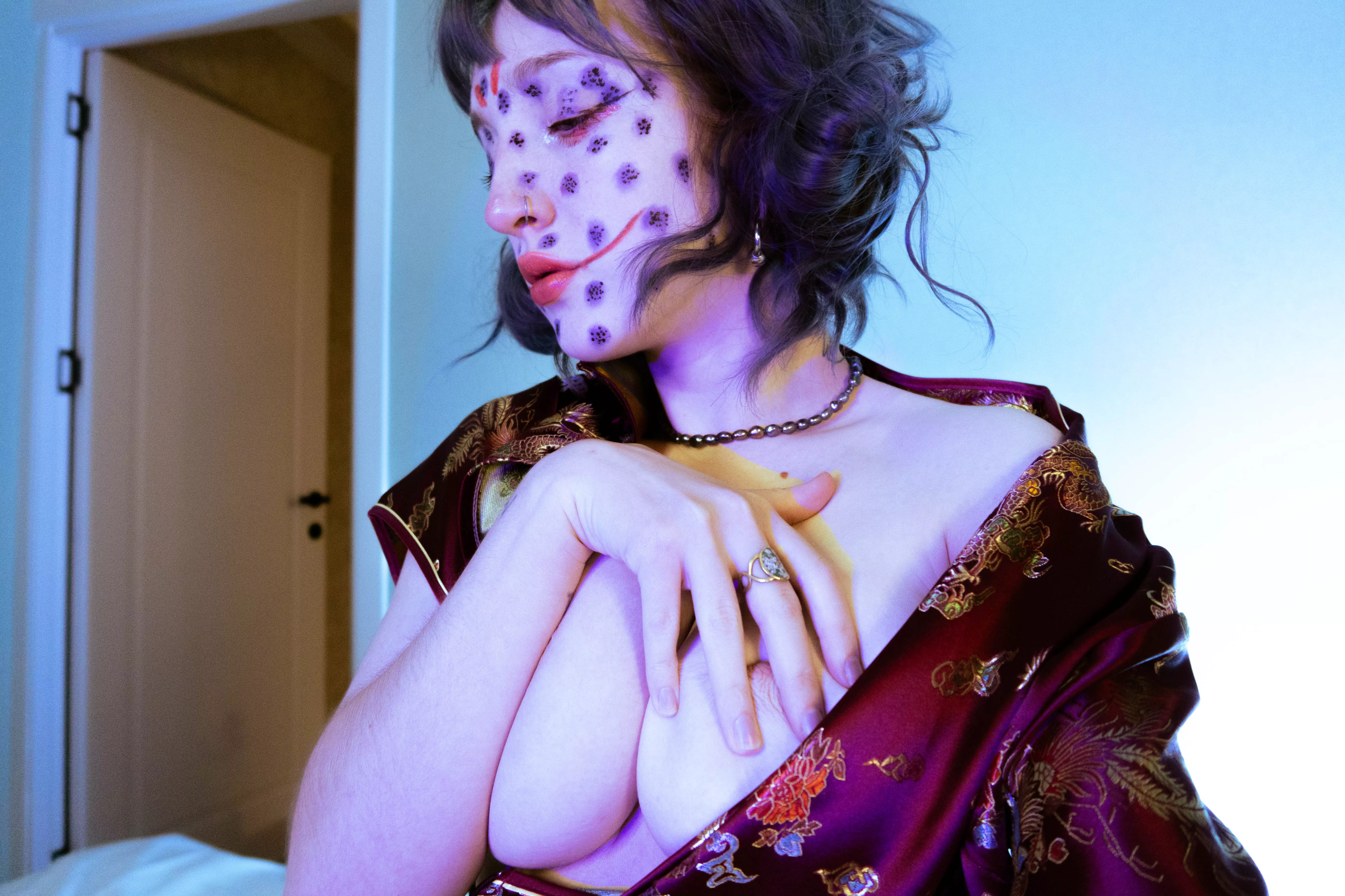 I think we need 2 more dot like things on this picture