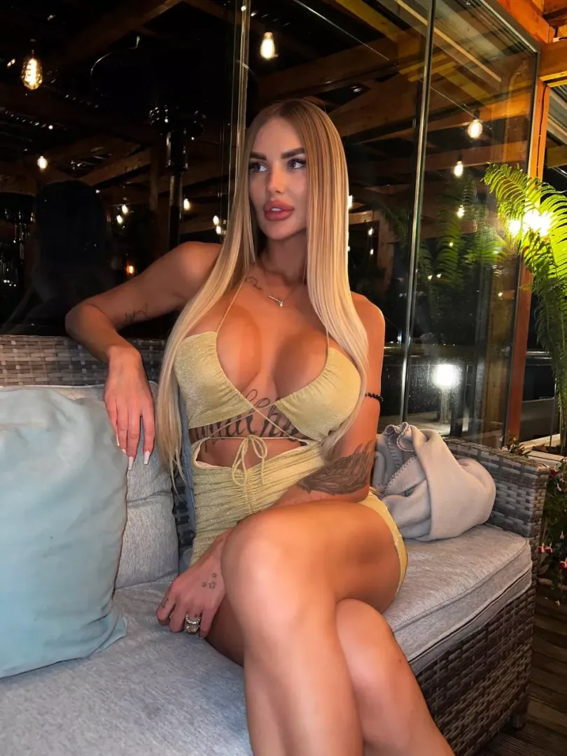 I try to be a good bimbo, but I'm not obedient