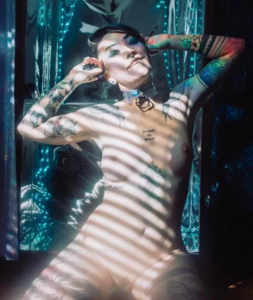 i wanna be kissed by the sun and by you