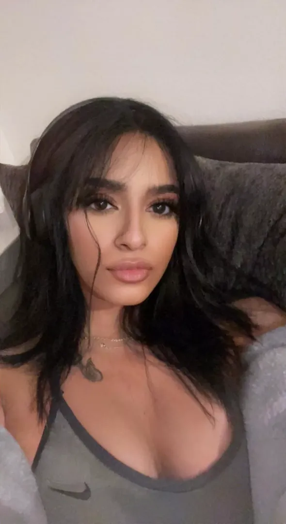 I wanna be your little slut :)