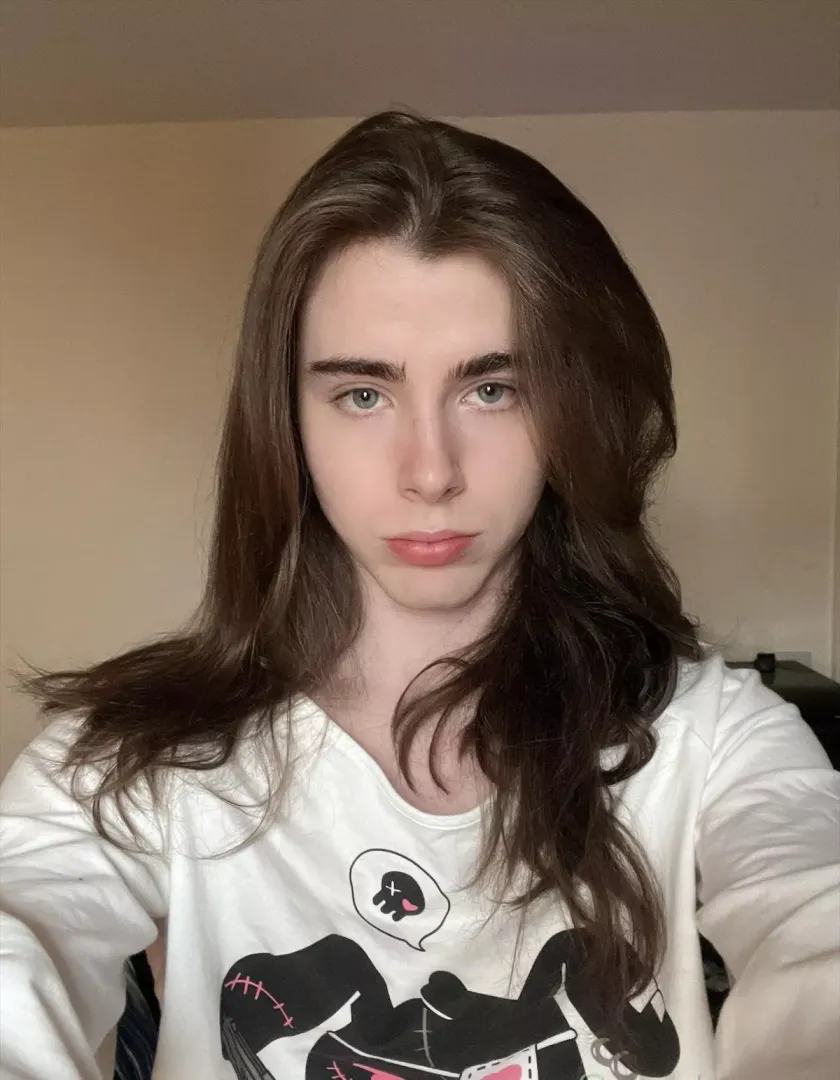 I wanna dress more fem but idk how any advice?