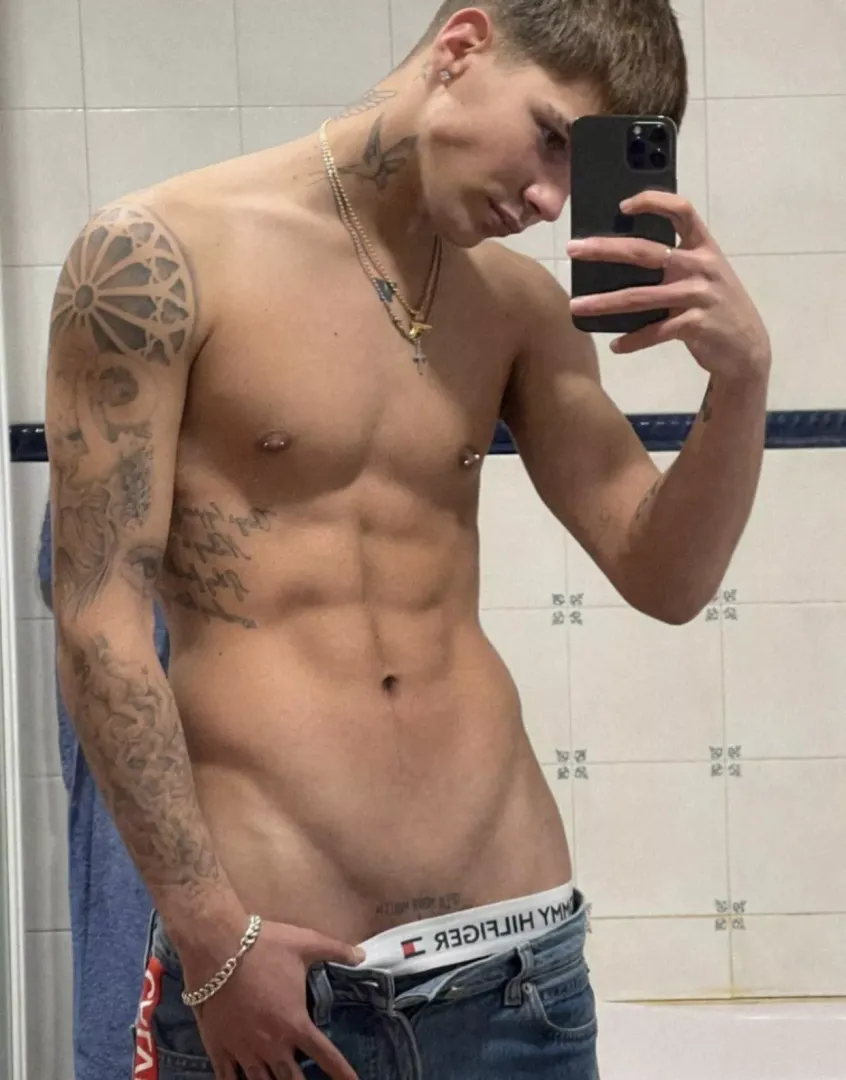 i wanna get naked … dm me