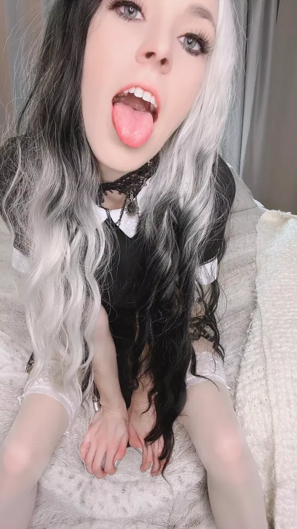 I wanna put my tongue on you ;)