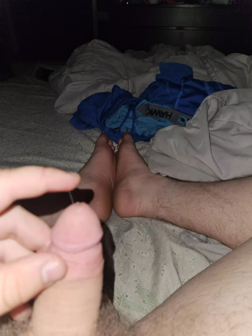 I wanna see your fat cock vs my little one. Hmu to compare or show off your fat cock lol