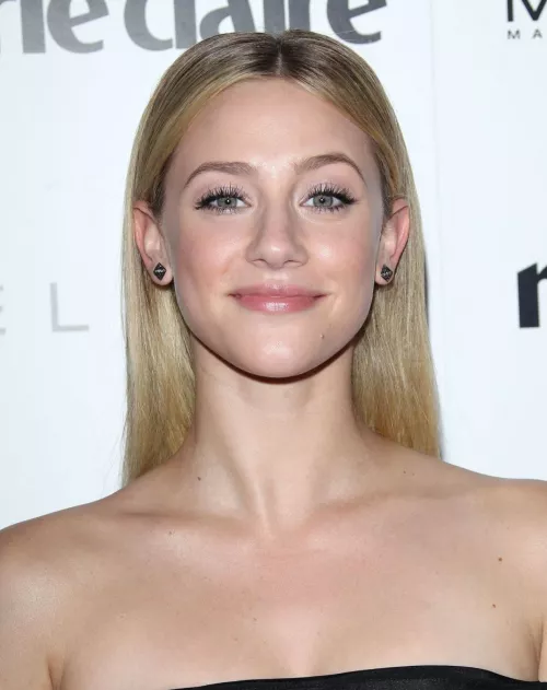 I wanna stroke getting so dirty to Lili Reinhart edging so long and cleaning up all the mess for her.