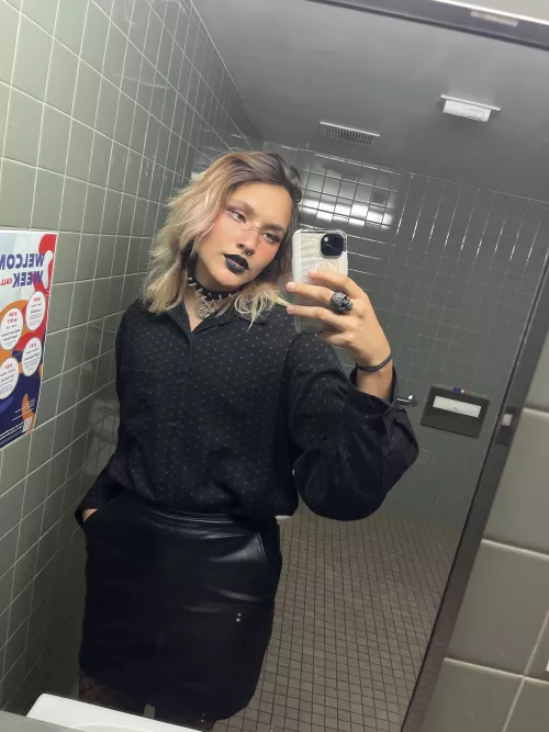 I want someone to fuck my 18 y/o pussy in the college bathroom