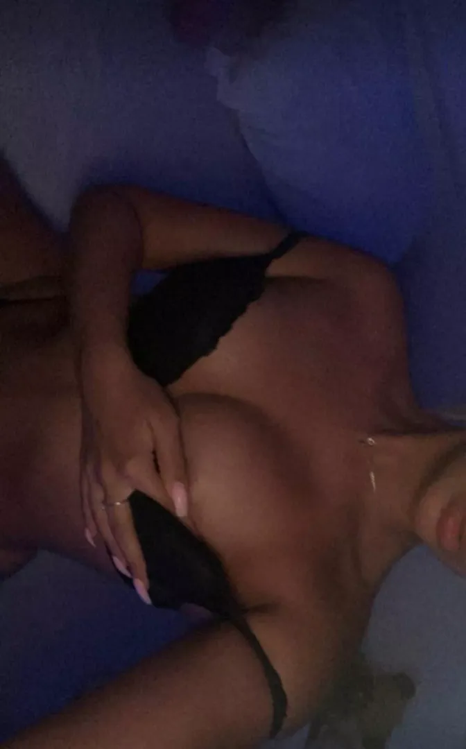I want to be fucked so bad rn😫