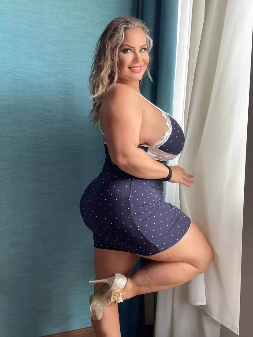 I want to fuck this thick babe