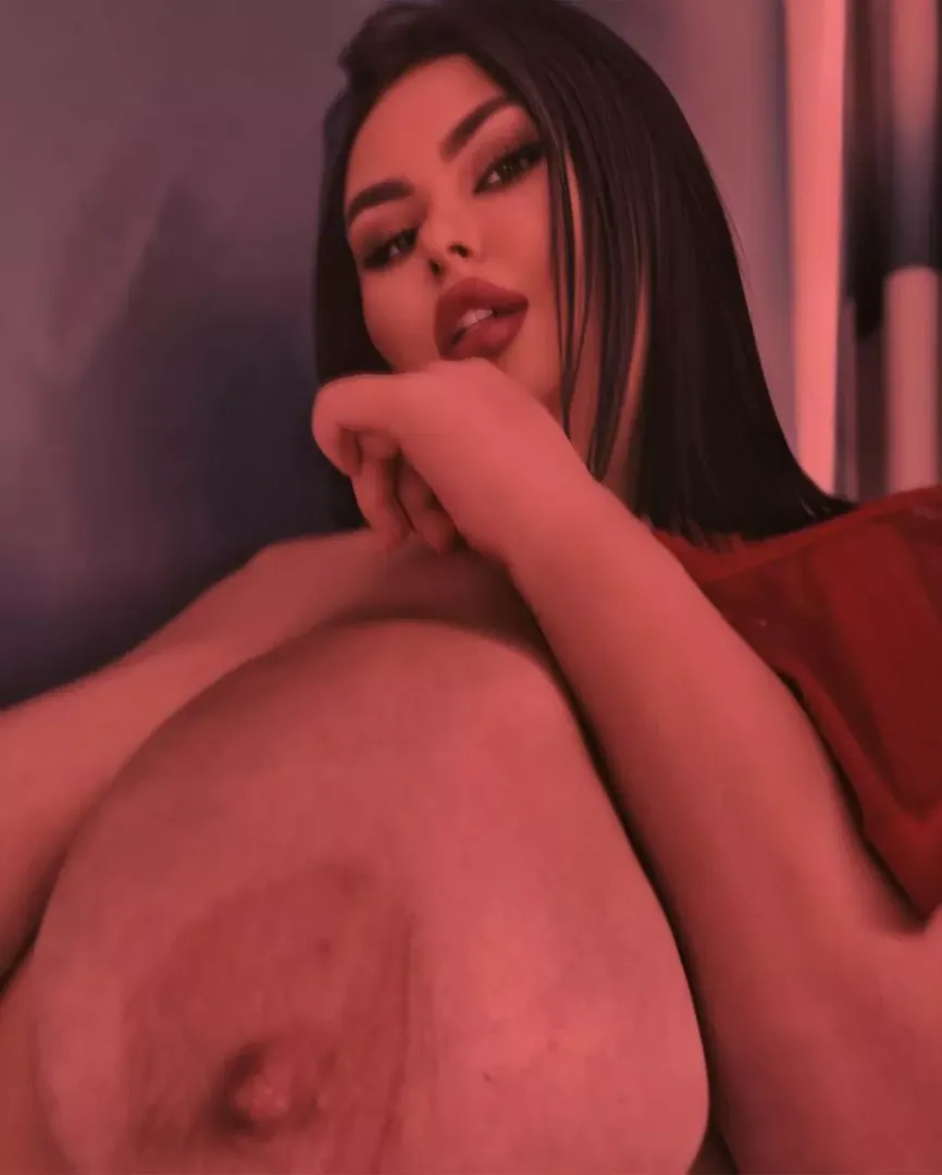 I want to press you with these huge boobs 🥰Do you want this?😈Free OF link in comm😘
