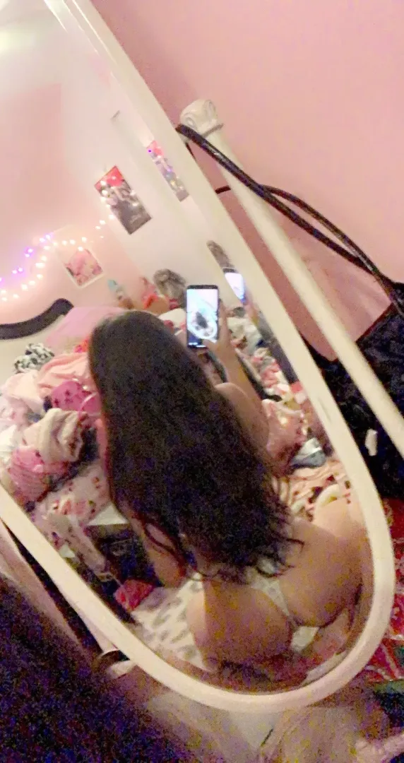I want to send you mirror pics all night long 😈