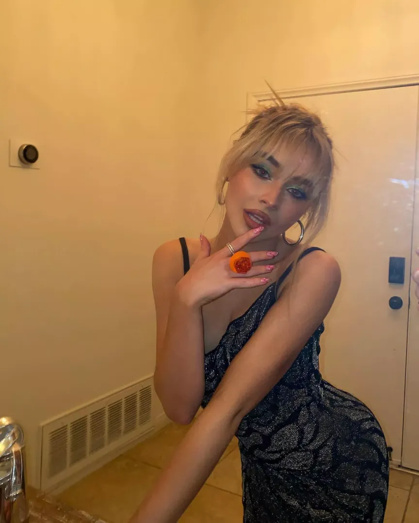 I want to show my cock and cum for Sabrina Carpenter, Cara Delevingne or Selena Gomez