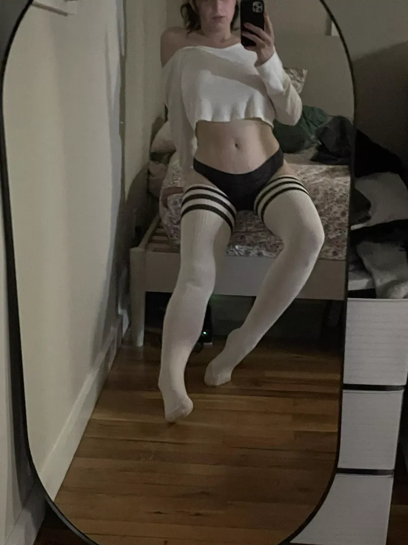 I want you to slowly pull them off and kiss and smell my toes, please [F]
