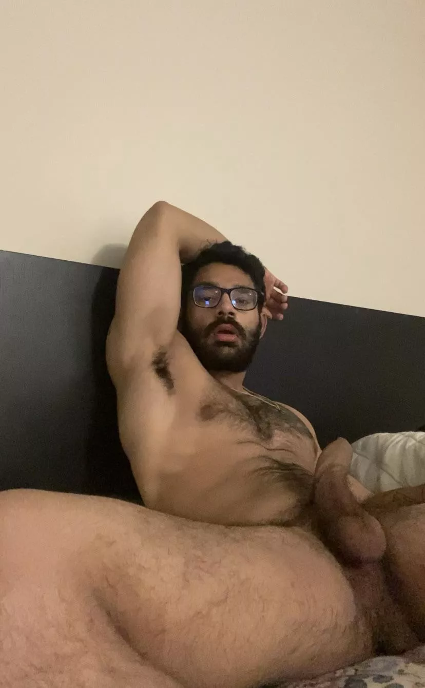 I want you to worship me as I just sit back and relax like this.