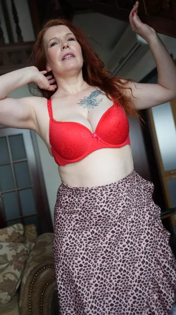 I want young and hot cum on my tits