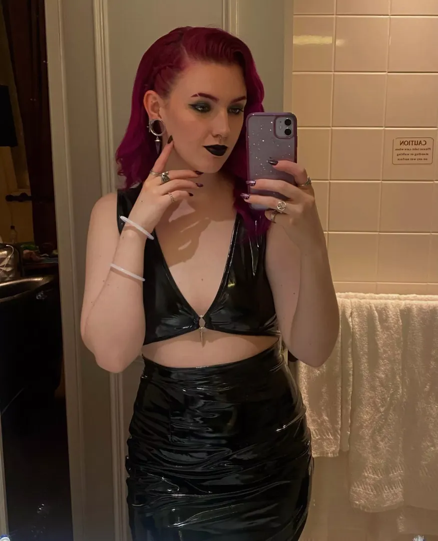 I was SO nervous to wear this outfit out, but I'm pretty happy with how it looks!!