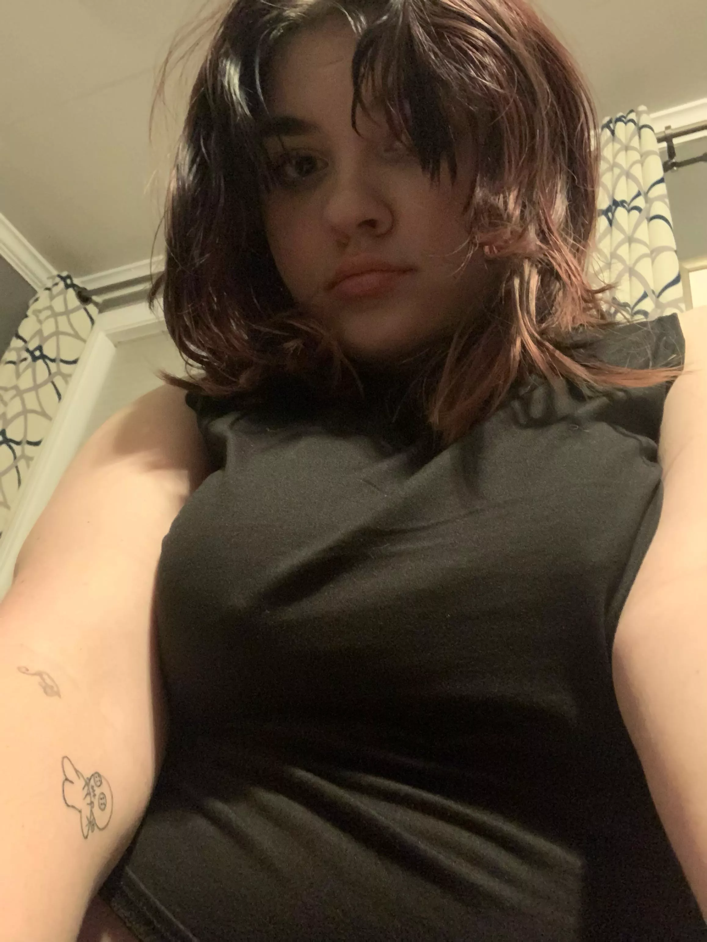 i went out tonight with no bra 🥰