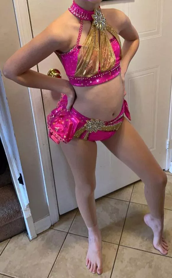 I wish I had a Daddy to dress me up like this and use me🥺