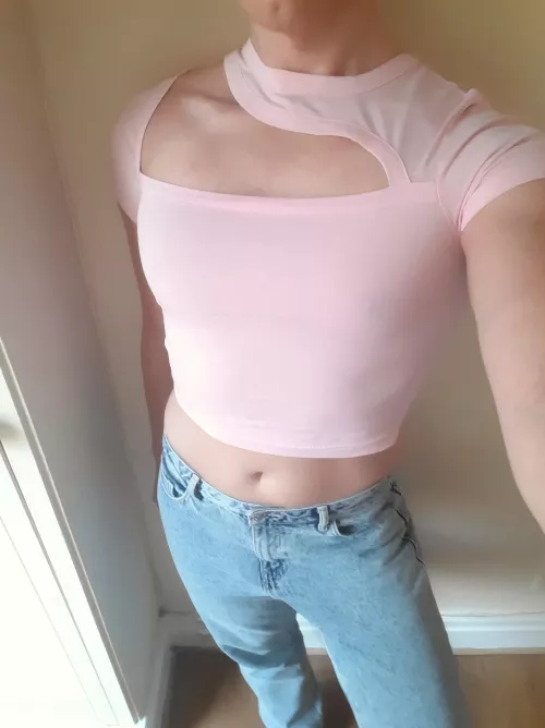 I wish I had more crop tops for summer.
