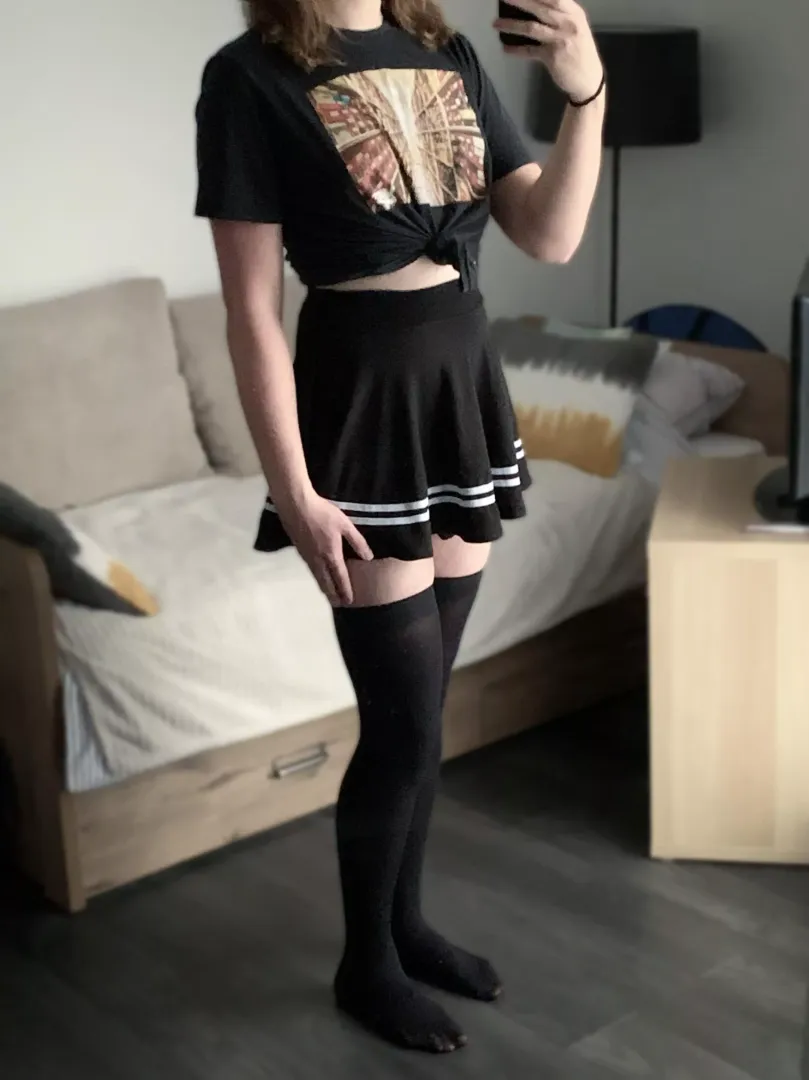 i wish I have more feminine clothes so i can look cute all the time