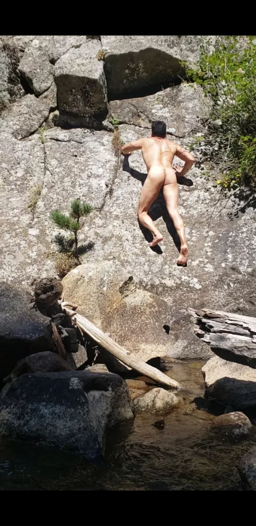 I wish i was naked bouldering
