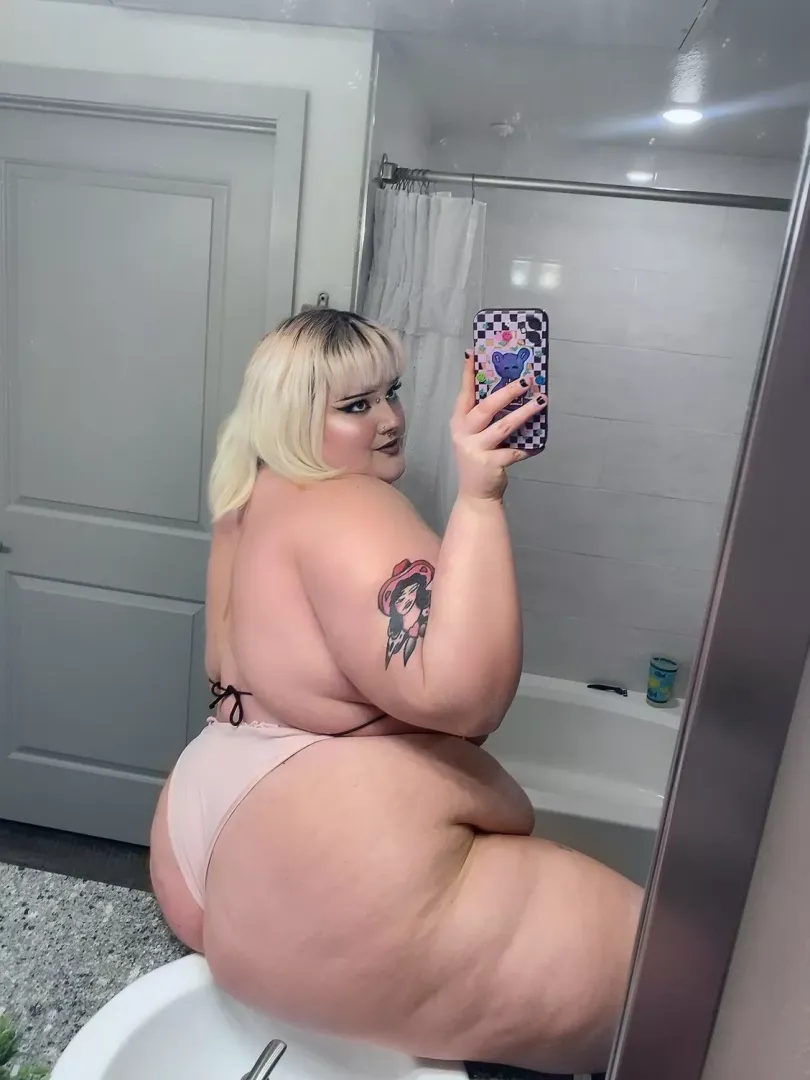 i wish i was sitting on your face instead of this sink 😌