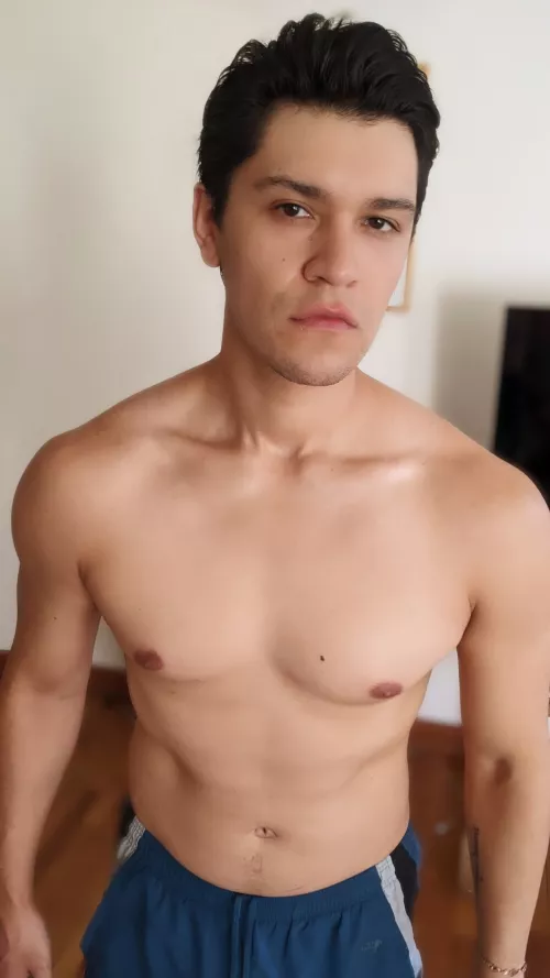 I wish more guys approache me but I have this face 😅