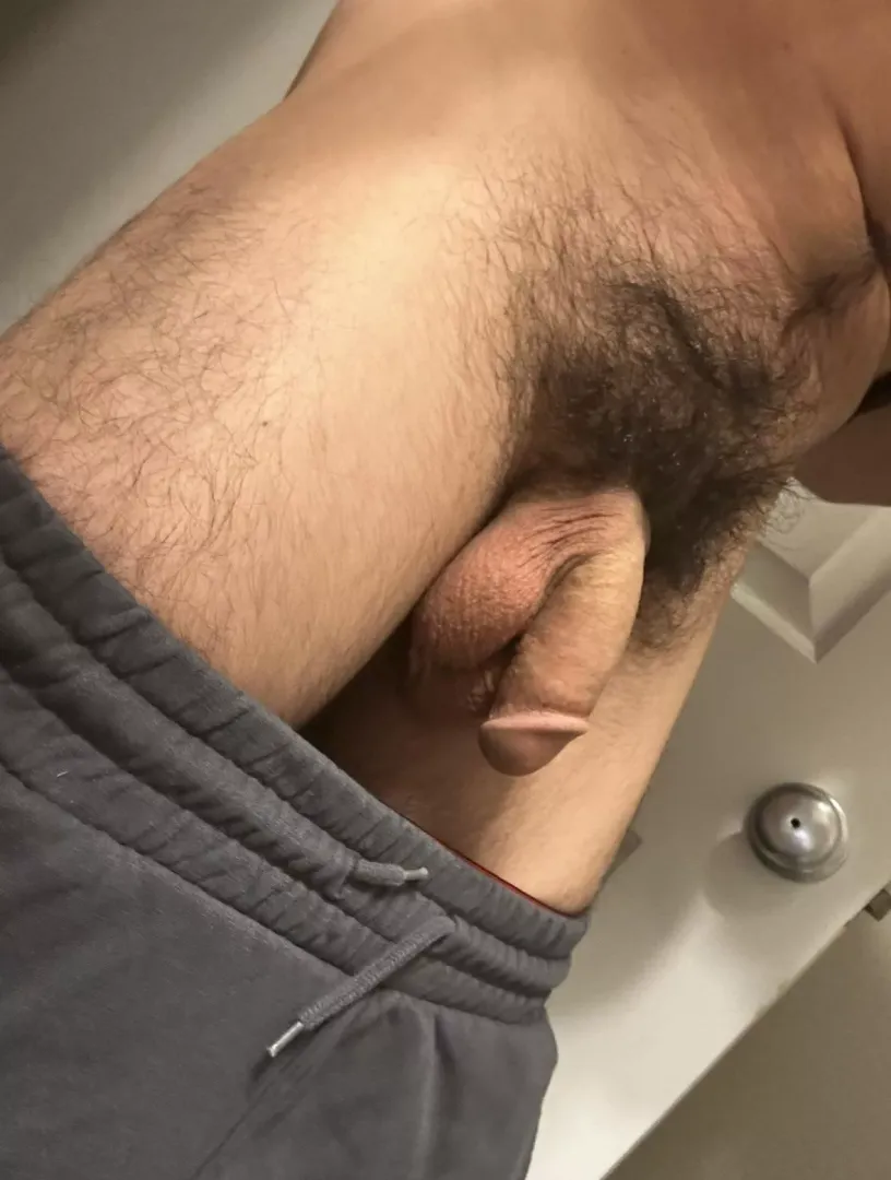 I wonder how it feels to get sucked off into a boner lol