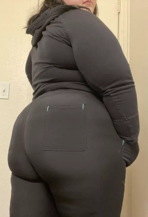 I wonder how many guys are going to be staring at my fat ass in these new scrubs tomorrow 🍑🤤🥰