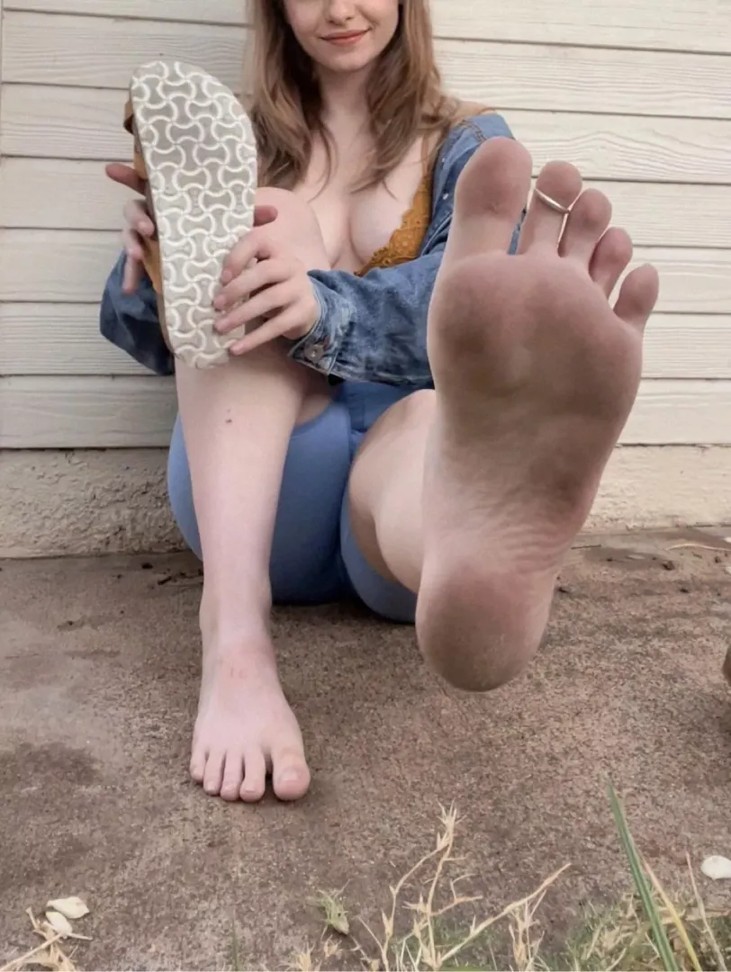 I wore my birks all day, now my soles are dirty & dry 🙈