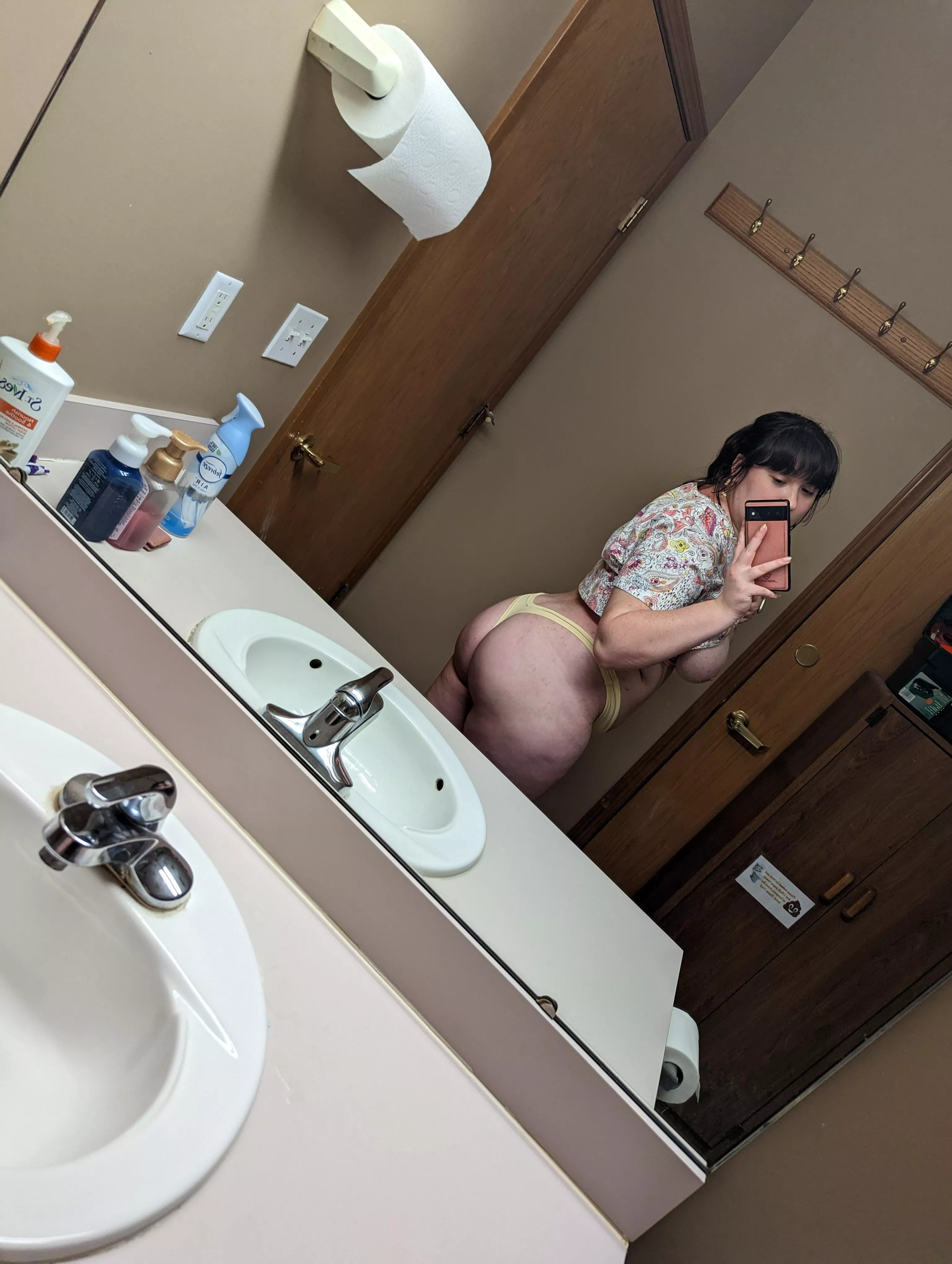 I would love to get fucked at work