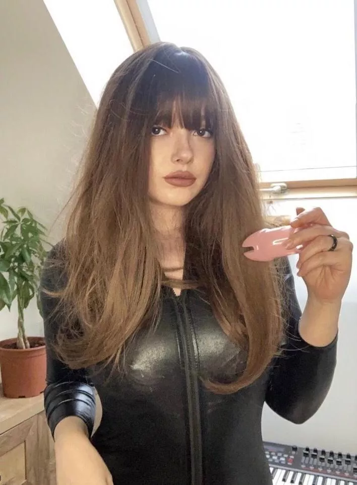 I'd lock you for weeks [F]