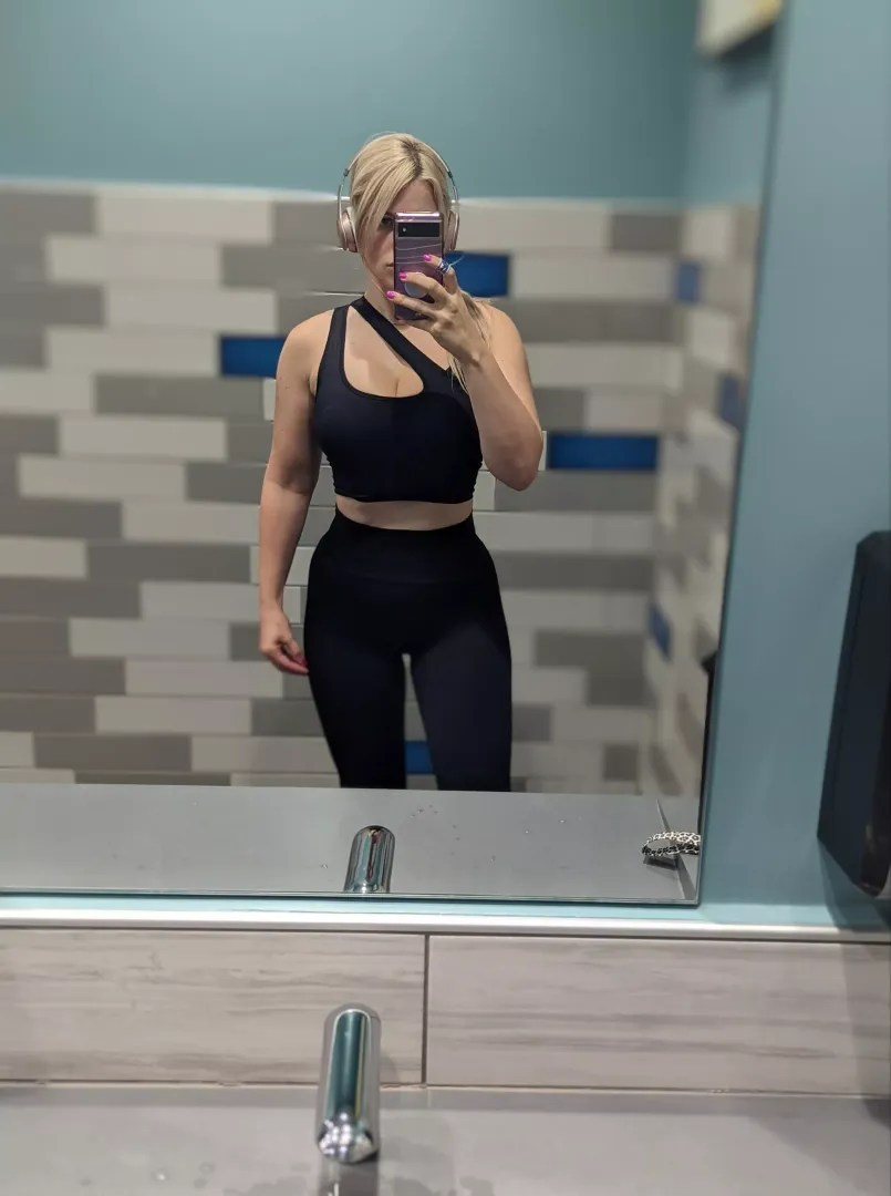 I'd love for you to smell me [f]
